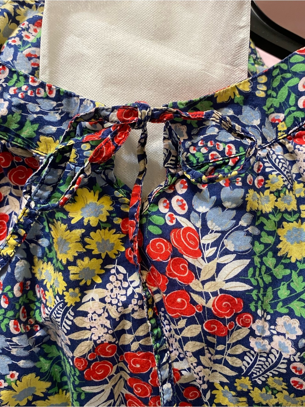 Tommy Hilfiger Cotton floral short sleeve pullover Shirt. Keyhole Front W/Tie.